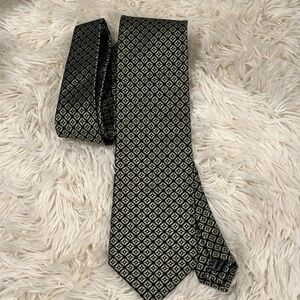 Ike Behar 100% silk neck tie.